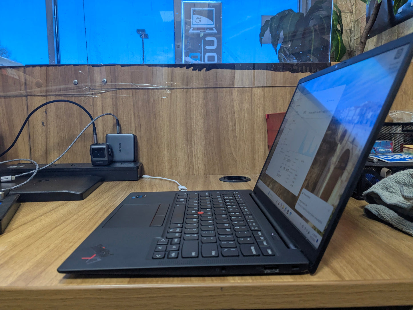 Lenovo ThinkPad X1 Carbon Gen 9 - i7-1165G7