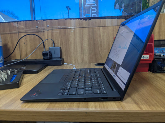 Lenovo ThinkPad X1 Carbon Gen 9 - i5-1145G7